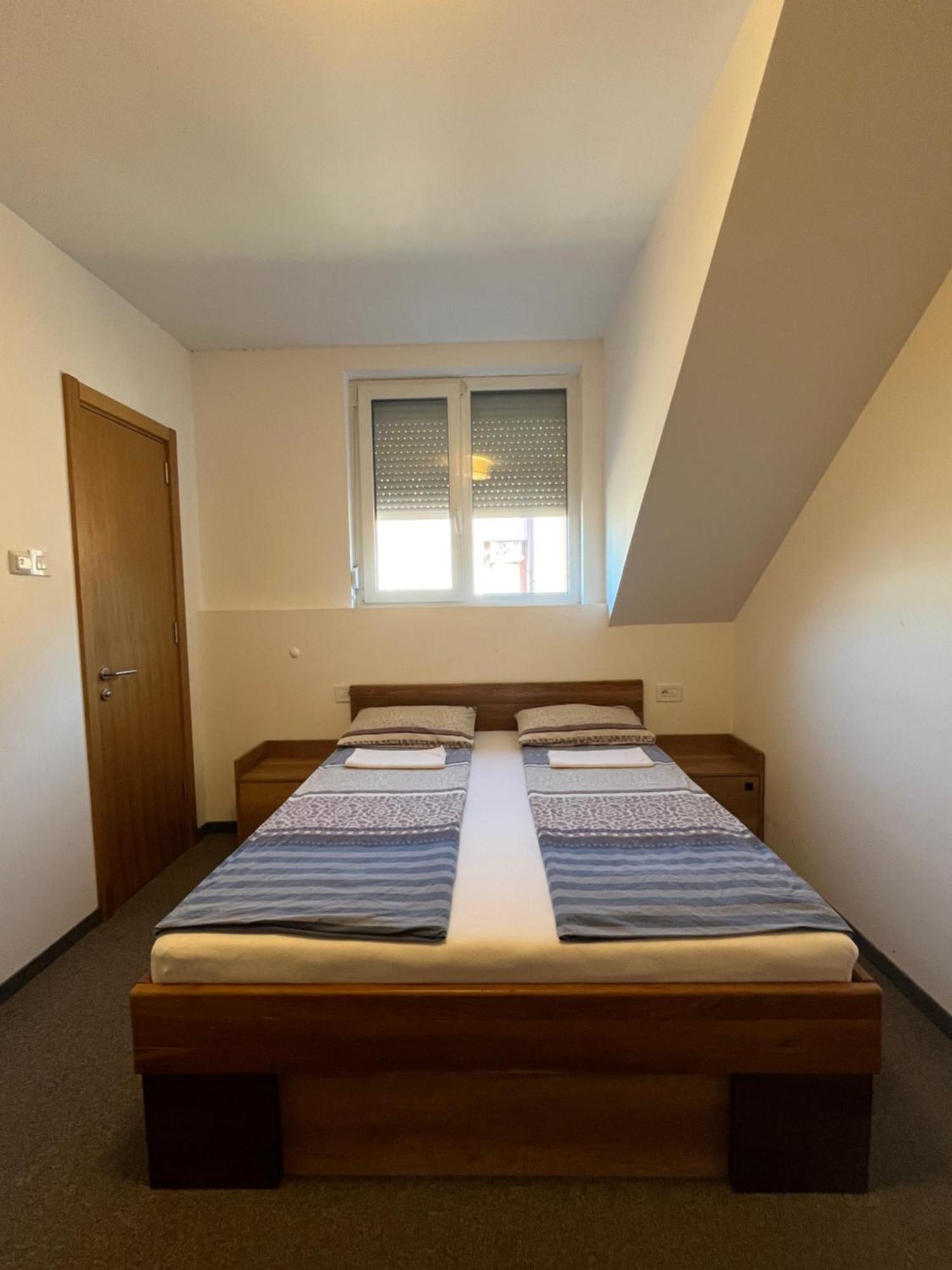 Terasa Hostel Novi Sad Luaran gambar