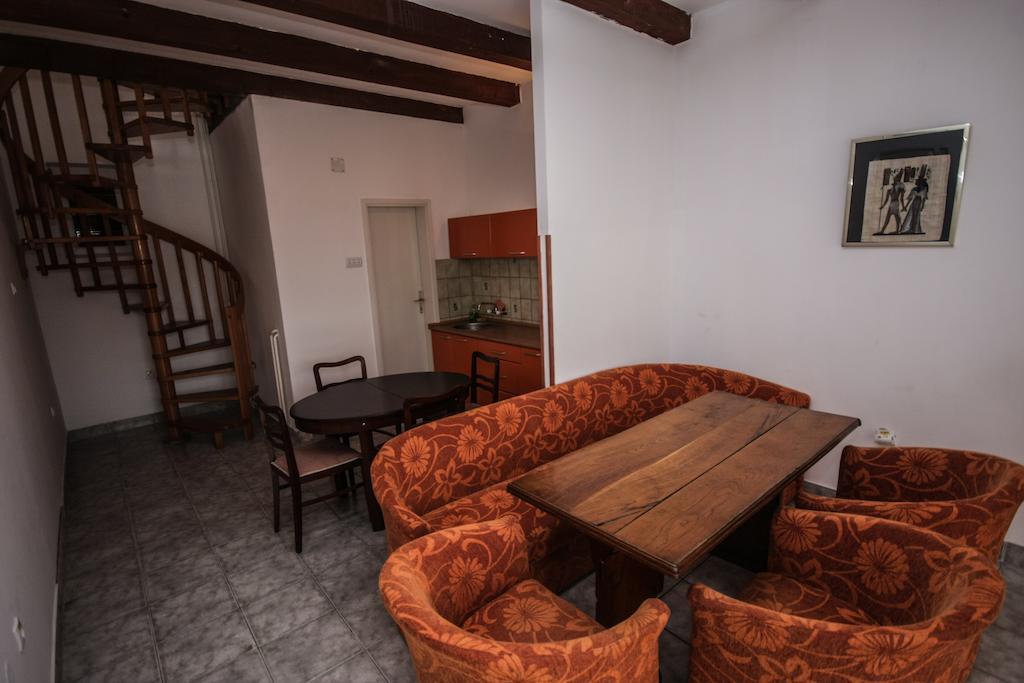 Terasa Hostel Novi Sad Bilik gambar