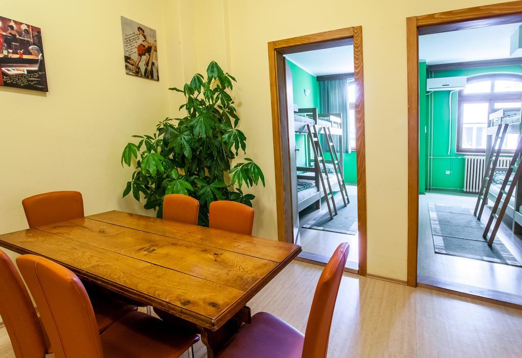 Terasa Hostel Novi Sad Luaran gambar